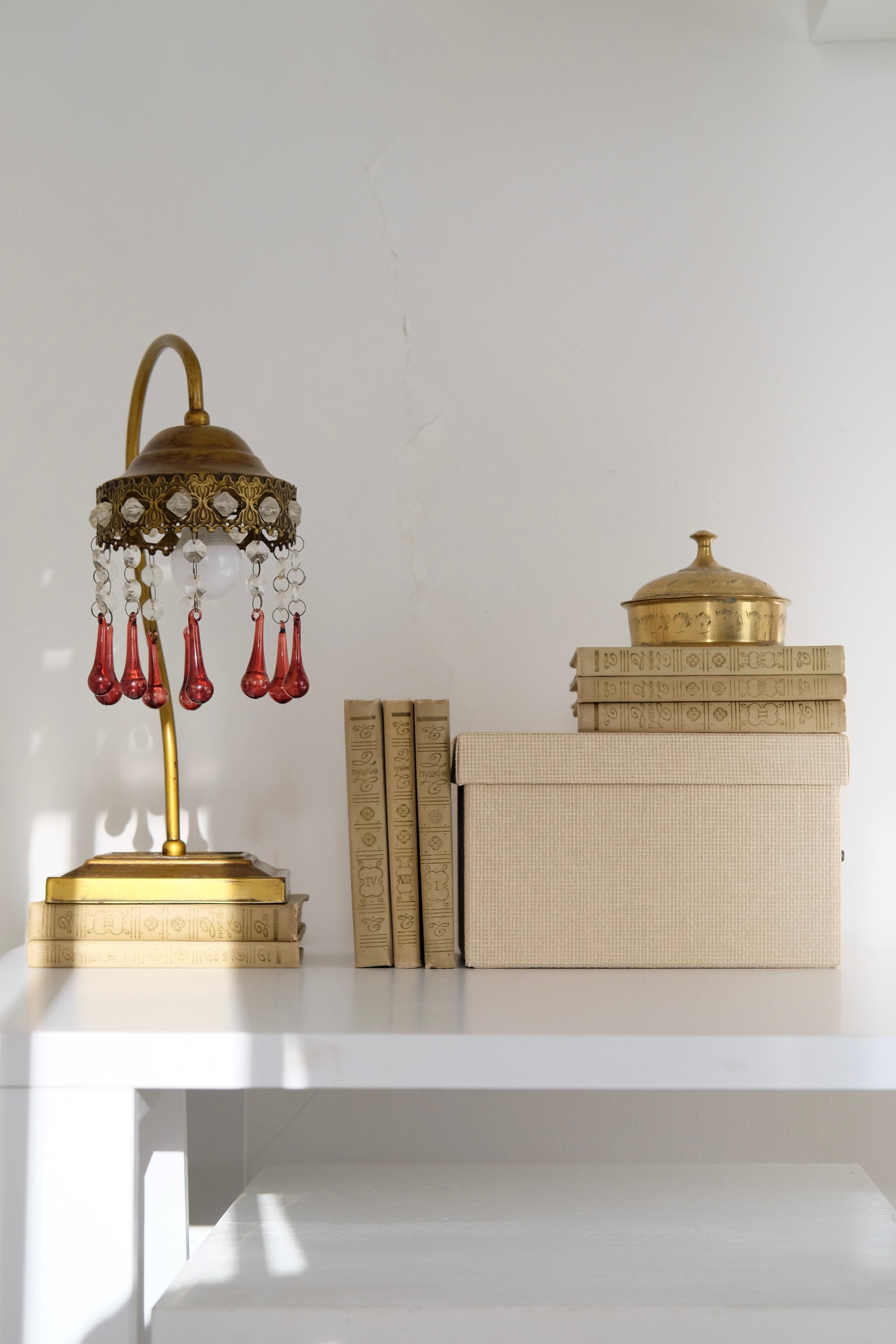 סט ספרים אוסף יצירות ושירה 8 כרכים של אלכסנדר פושקין, סדרת ספרי אספנו נדירה של אלכסנדר פושקין, פושקין הוא גדול המשוררים הרוסים בכל הזמנים, הוא שבר מוסכמות בנות מאות שנים ונחשב כאבי השירה הרוסית המודרנית, הסדרה משנת 1968, רוסיה, מושלמת לעיצוב בית ופריט נוי דקורטיבי מהמם,עיצוב לבית מושלם עם סטייל,מוצרי הום סטיילינג וינטג׳,מבחר מוצרי וינטג׳ לבית,מושלמת לעיצוב בית ופריט נוי דקורטיבי מהמם,,אקססוריז לבית יוקרתי,דברים יפים לבית,פריטי וינטאג למטבח,כלי בית וינטג׳,עיצוב בית יוקרתי,חנות עיצוב לבית,כלי בית מיוחדים ומעו