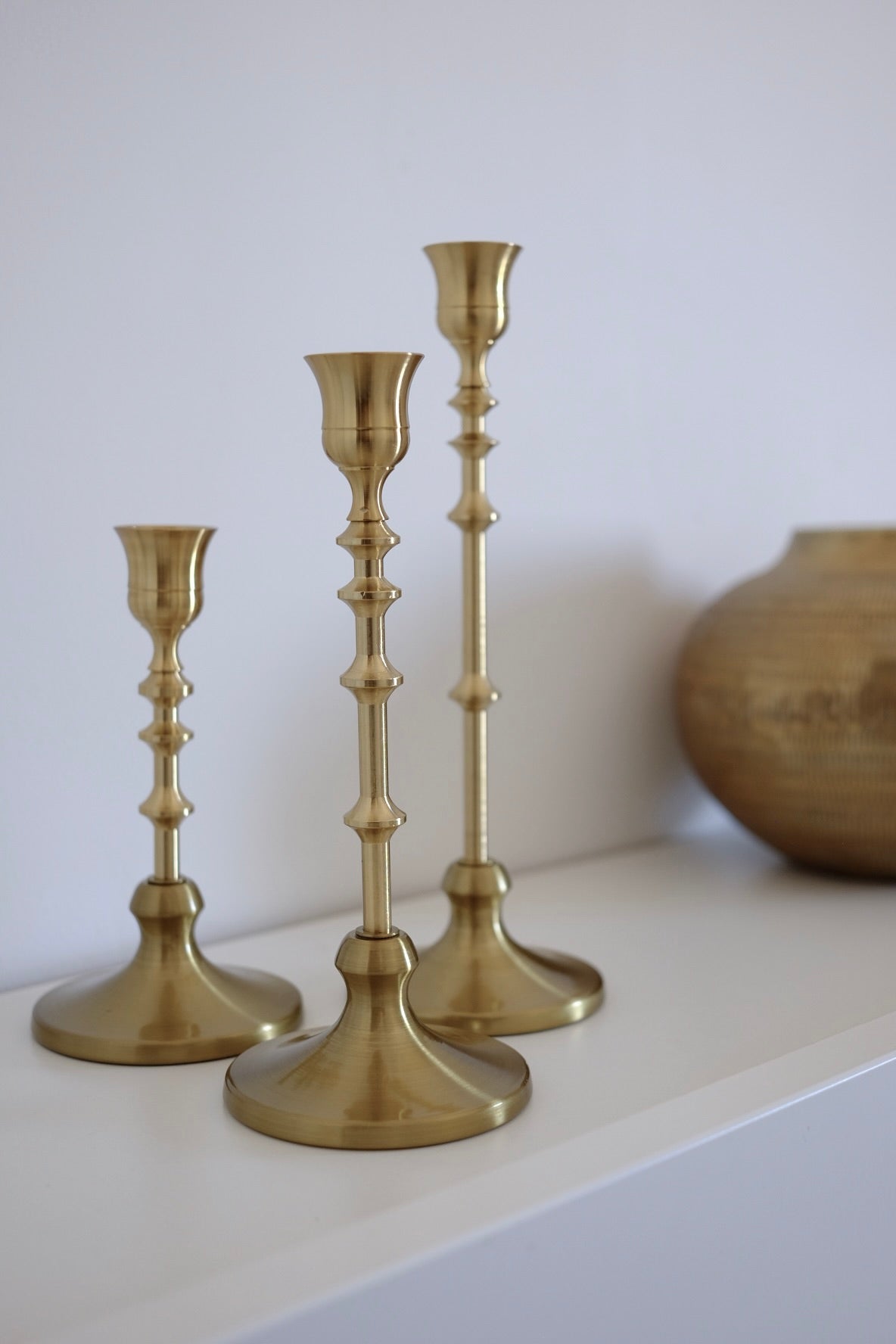 סט 3 פמוטים פליז בסגנון ויקטוריאני אלגנטי ויוקרתי לנרות ארוכים