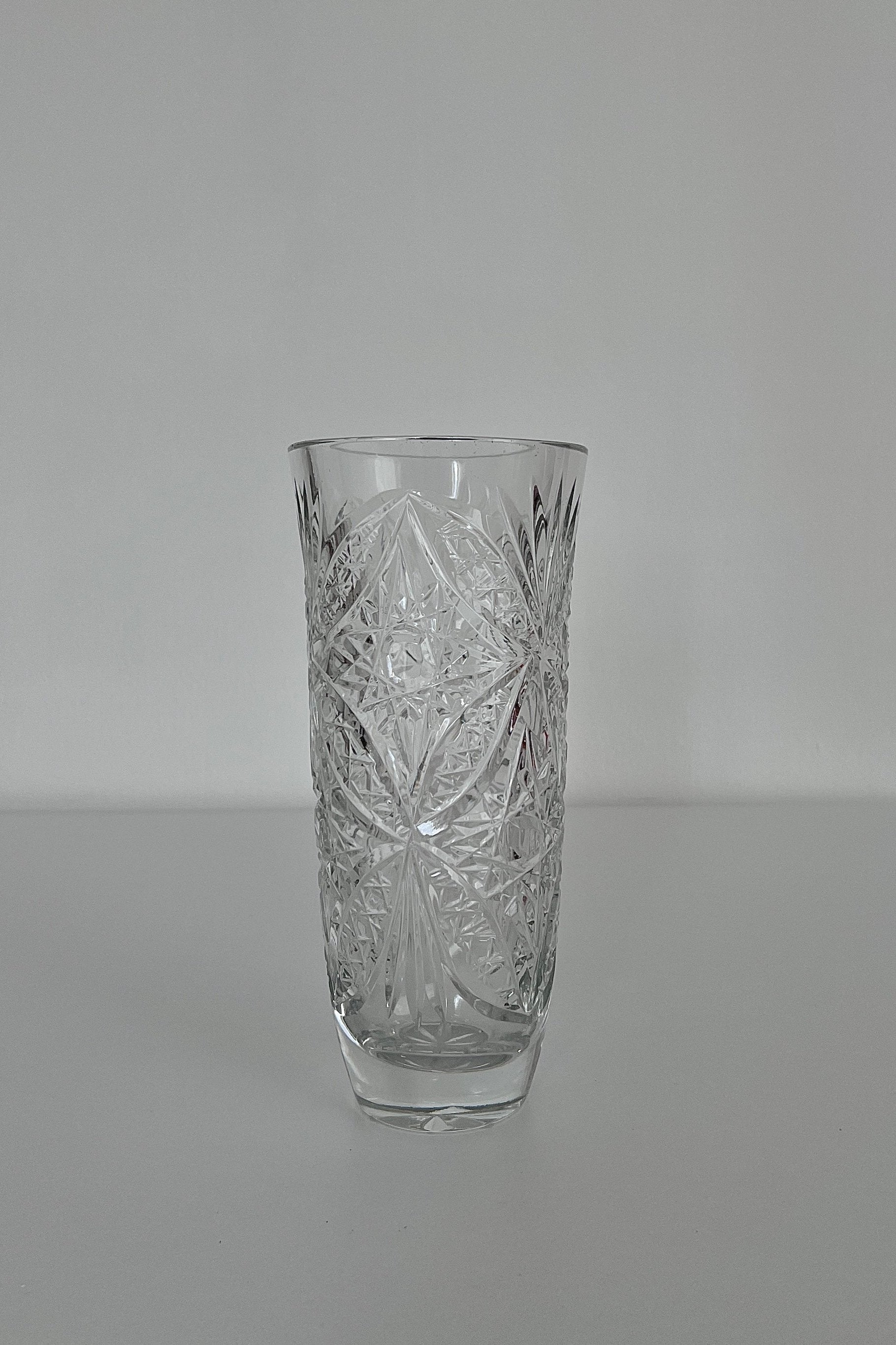 אגרטל וינטג׳ קריסטל צ'כי בוהמיה גדולה מעוטרת ליטוש בעבודת יד, ואזה קריסטל צ'כי בוהמיה עבודת יד, אגרטל מבית המותג בוהמיה Bohemia
ואזה מושלמת לעיצוב בית ופריט נוי דקורטיבי מהמם,,אקססוריז לבית יוקרתי,דברים יפים לבית,פריטי וינטאג למטבח,כלי בית וינטג׳,עיצוב בית יוקרתי,חנות עיצוב לבית,כלי בית מיוחדים ומעוצבים,אקססוריז יפים ומיוחדים לבית,עיצוב לבית מושלם עם סטייל,מוצרי הום סטיילינג וינטג׳,מבחר מוצרי וינטג׳ לבית