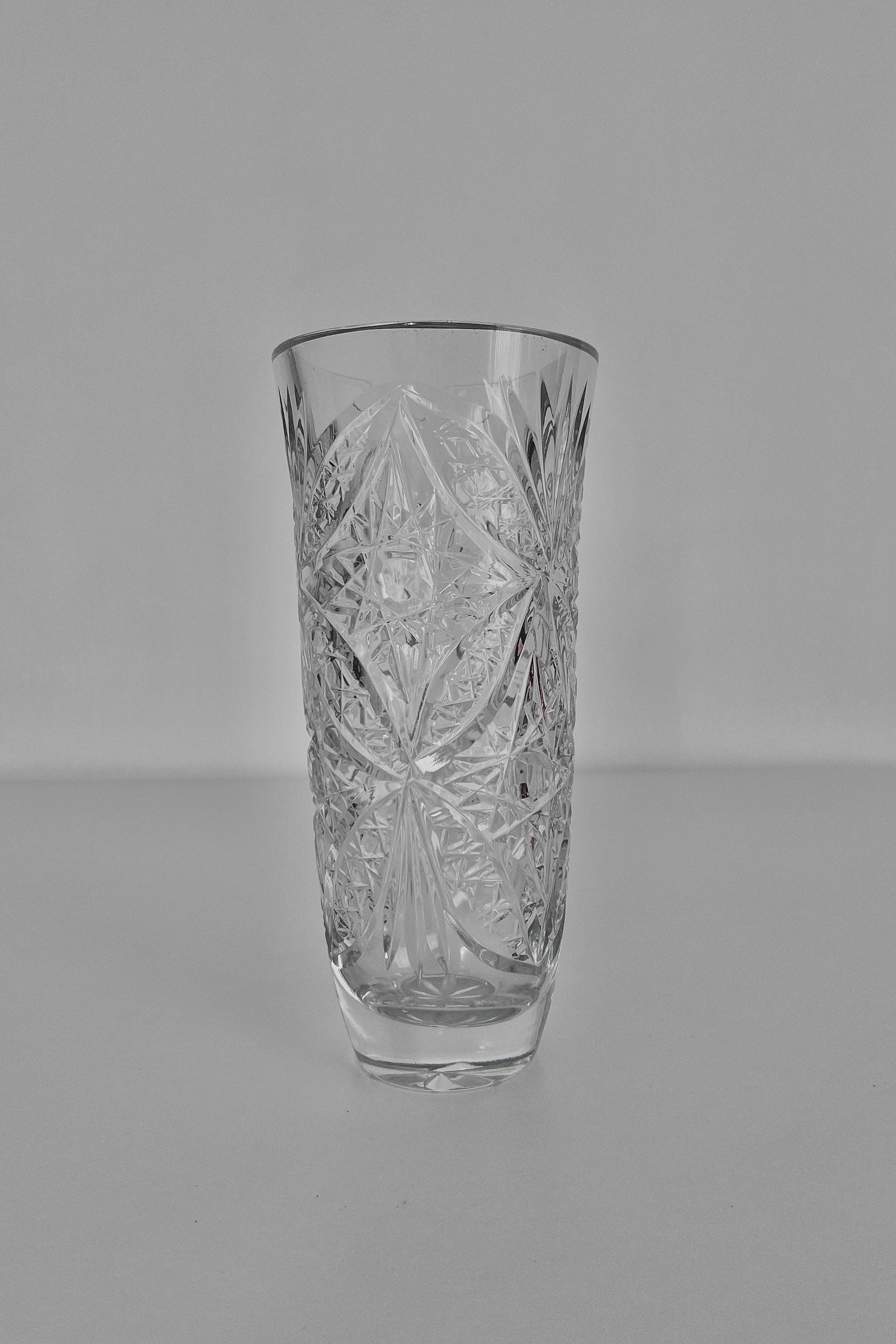 אגרטל וינטג׳ קריסטל צ'כי בוהמיה גדולה מעוטרת ליטוש בעבודת יד, ואזה קריסטל צ'כי בוהמיה עבודת יד, אגרטל מבית המותג בוהמיה Bohemia
ואזה מושלמת לעיצוב בית ופריט נוי דקורטיבי מהמם,,אקססוריז לבית יוקרתי,דברים יפים לבית,פריטי וינטאג למטבח,כלי בית וינטג׳,עיצוב בית יוקרתי,חנות עיצוב לבית,כלי בית מיוחדים ומעוצבים,אקססוריז יפים ומיוחדים לבית,עיצוב לבית מושלם עם סטייל,מוצרי הום סטיילינג וינטג׳,מבחר מוצרי וינטג׳ לבית