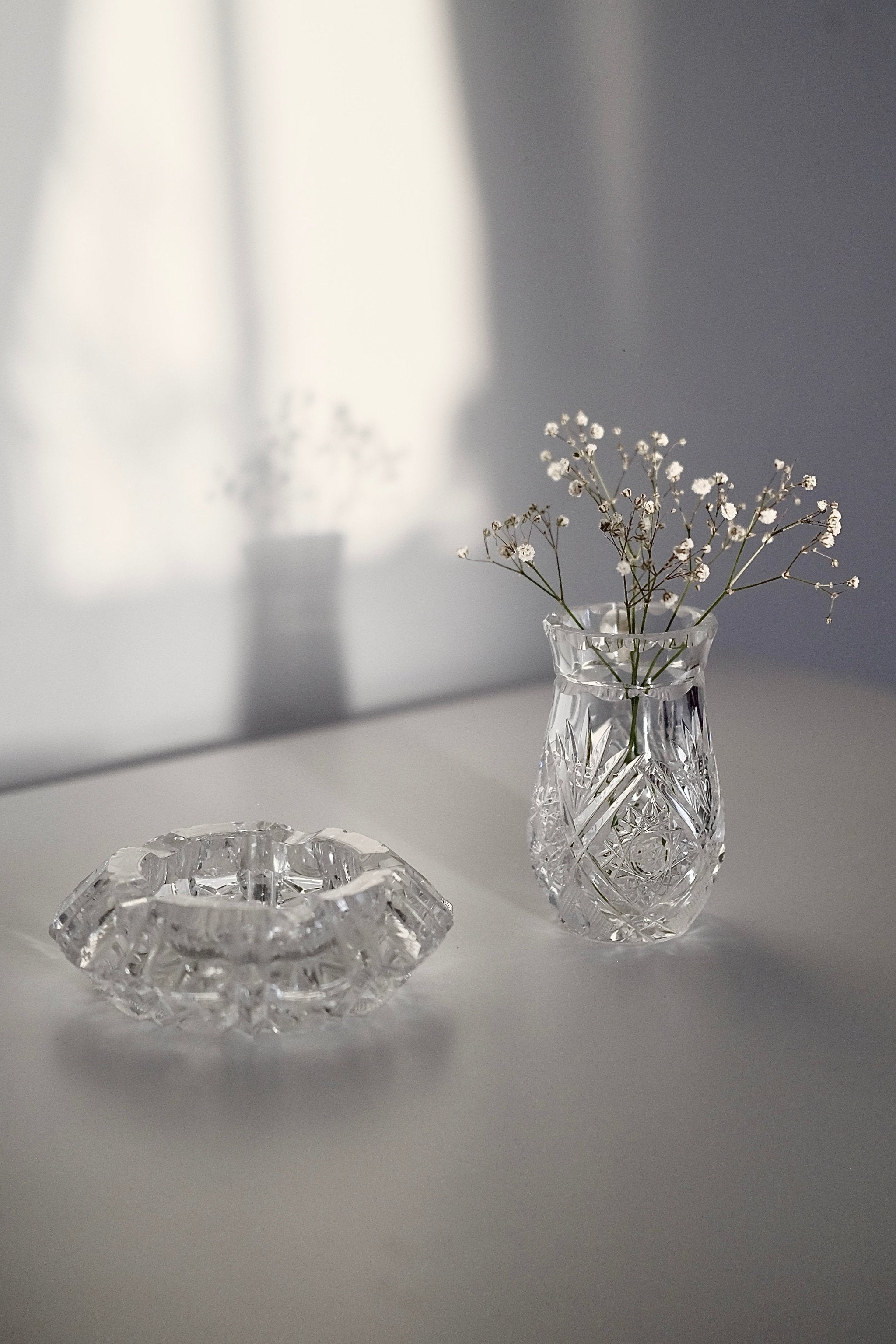 אגרטל וינטג׳ קריסטל צ'כי בוהמיה קטנה מעוטרת ליטוש בעבודת יד, ואזה קריסטל צ'כי בוהמיה עבודת יד, אגרטל מיוחד וישן ופריט אספנות נדיר, חתום מבית המותג בוהמיה Bohemia ואזה מושלמת לעיצוב בית ופריט נוי דקורטיבי מהמם,עיצוב לבית מושלם עם סטייל,מוצרי הום סטיילינג וינטג׳,מבחר מוצרי וינטג׳ לבית,מושלמת לעיצוב בית ופריט נוי דקורטיבי מהמם,,אקססוריז לבית יוקרתי,דברים יפים לבית,פריטי וינטאג למטבח,כלי בית וינטג׳,עיצוב בית יוקרתי,חנות עיצוב לבית,כלי בית מיוחדים ומעוצבים,אקססוריז יפים ומיוחדים לבית,עיצוב לבית מושלם עם סטייל,מו