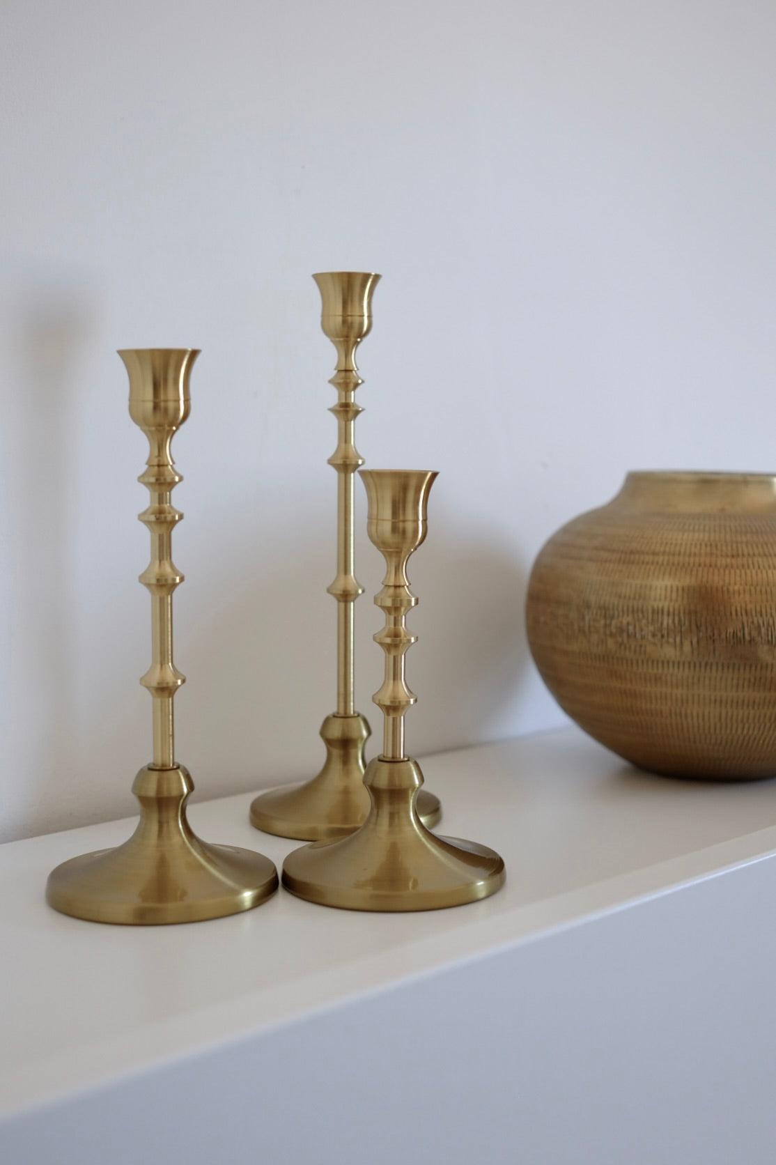 סט 3 פמוטים פליז בסגנון ויקטוריאני אלגנטי ויוקרתי לנרות ארוכים