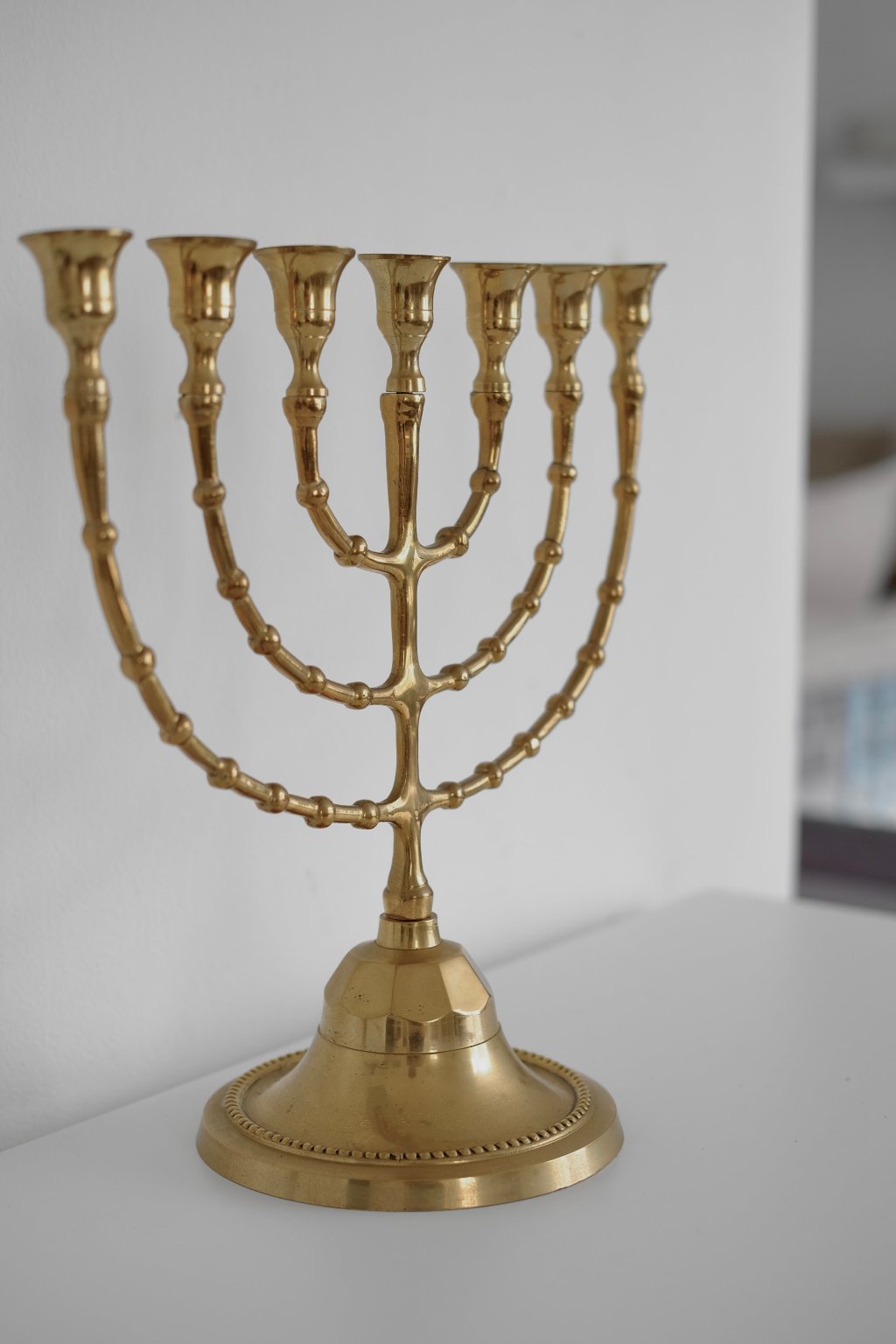 מנורת ירושלים נחושת פליז 7 קנים,מנורה מעוצבת- יהודית יודאיקה- המנורה של בית המקדש, הסמל היהודי החשוב ביותר - מנורה לסמל מנורת המקדש 7 קנים ממתכת