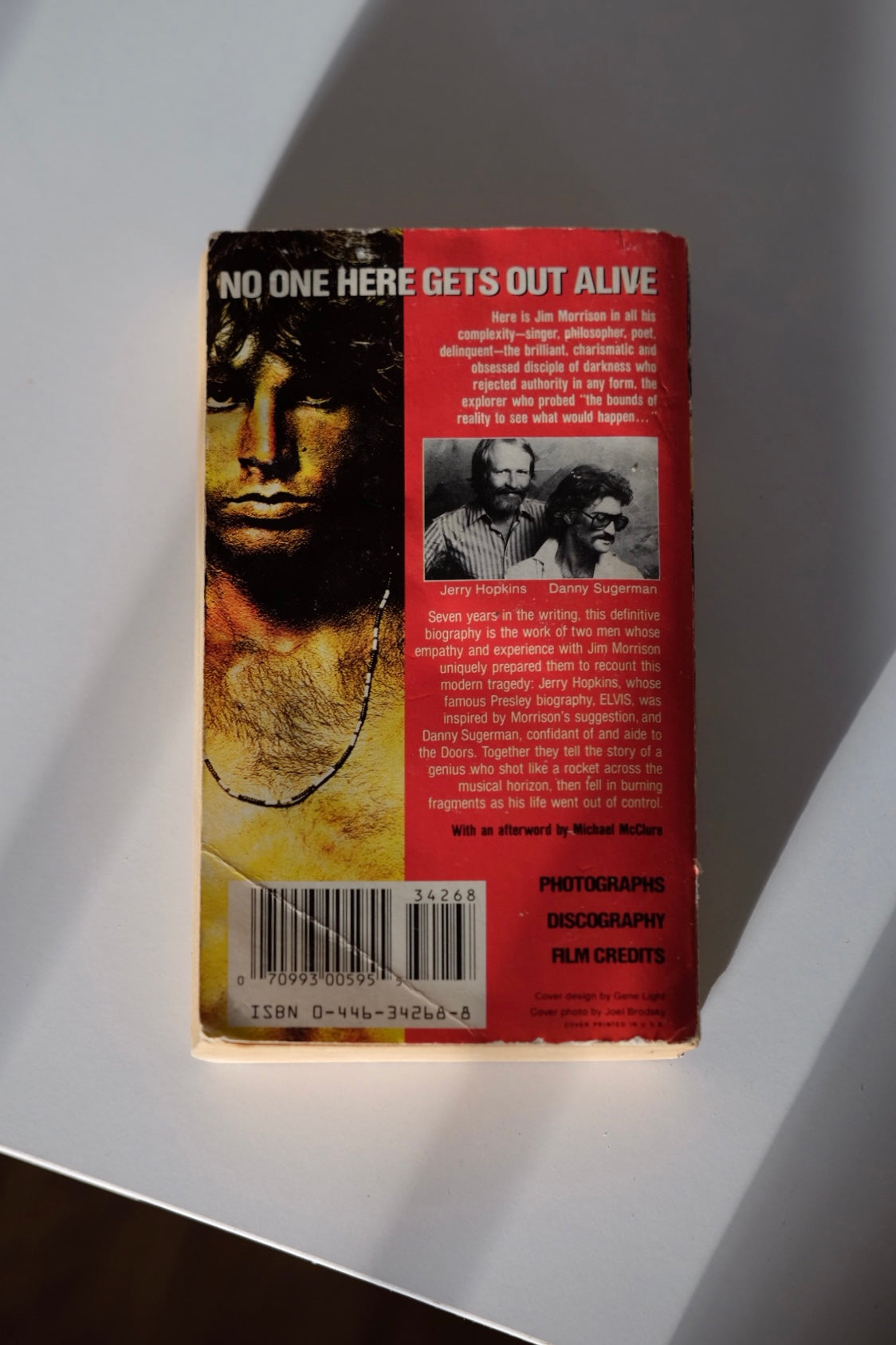 ג'ים מוריסון -ספר ביוגרפיה רב מכר של סולן דה דורס באנגלית, ספר רב מכר, אף אחד כאן לא יוצא בחיים, ספר ביוגרפיה רב מכר של ג'ים מוריסון, סולן דה דורס הדלתות, מוריסון ידוע בעיקר כסולן וככותב השירים העיקרי של להקת "הדלתות