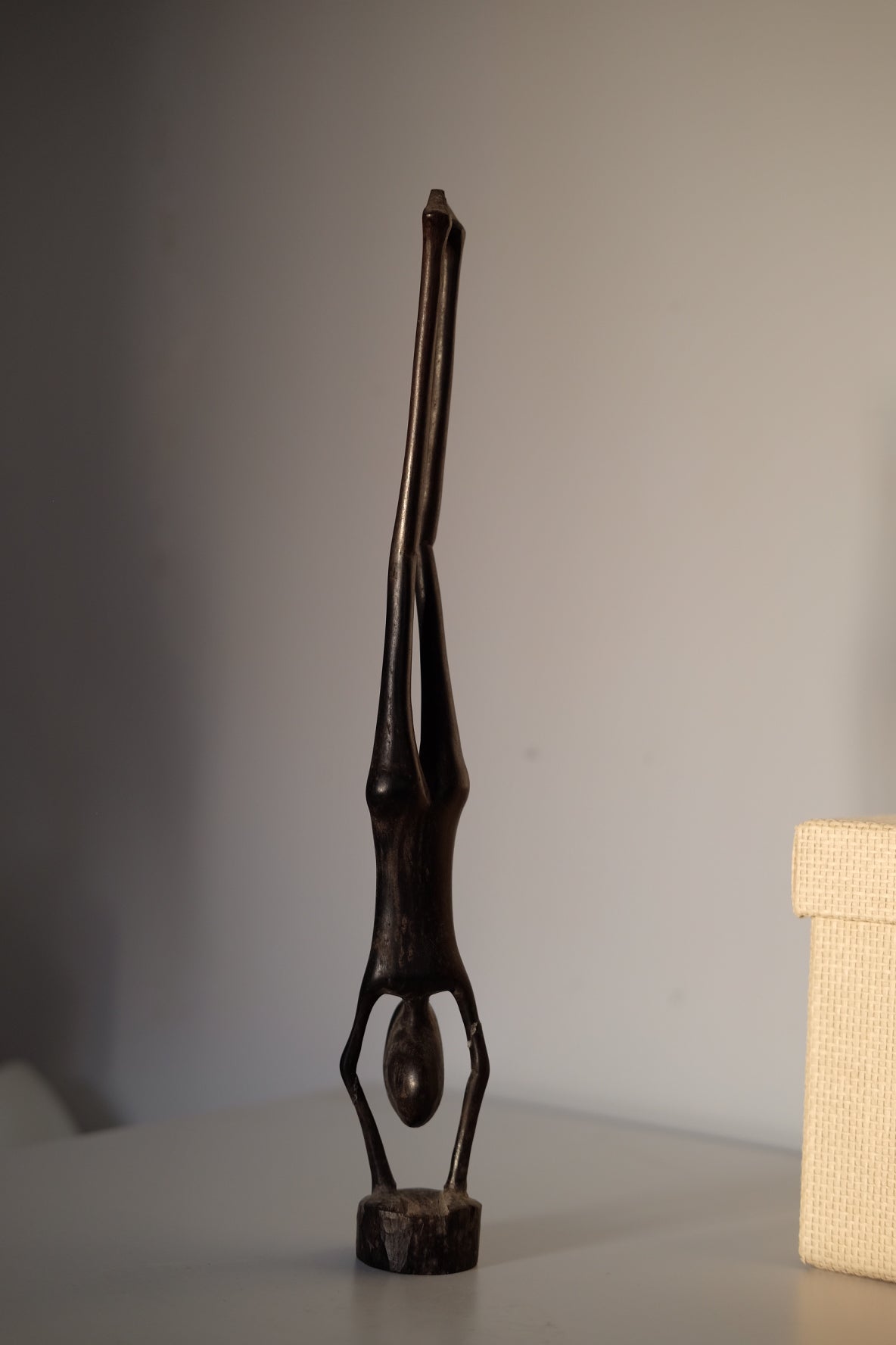 פסל אישה בתנוחת יוגה מעץ אפריקאי, פסל אישה עושה יוגה בצבע חום כהה עשוי מעץ, פריט דקורטיבי יפה ומיוחד,כלי בית וינטאג׳,פרטי נוי מיוחדים,אקססוריז לעיצוב בית,אקססוריז לבית אונליין,אקססוריז לבית יוקרתי,דברים יפים לבית,פריטי וינטאג למטבח,כלי בית וינטג׳,עיצוב בית יוקרתי,חנות עיצוב לבית,כלי בית מיוחדים ומעוצבים,אקססוריז יפים ומיוחדים לבית,עיצוב לבית מושלם עם סטייל,מוצרי הום סטיילינג וינטג׳,מבחר מוצרי וינטג׳ לבית