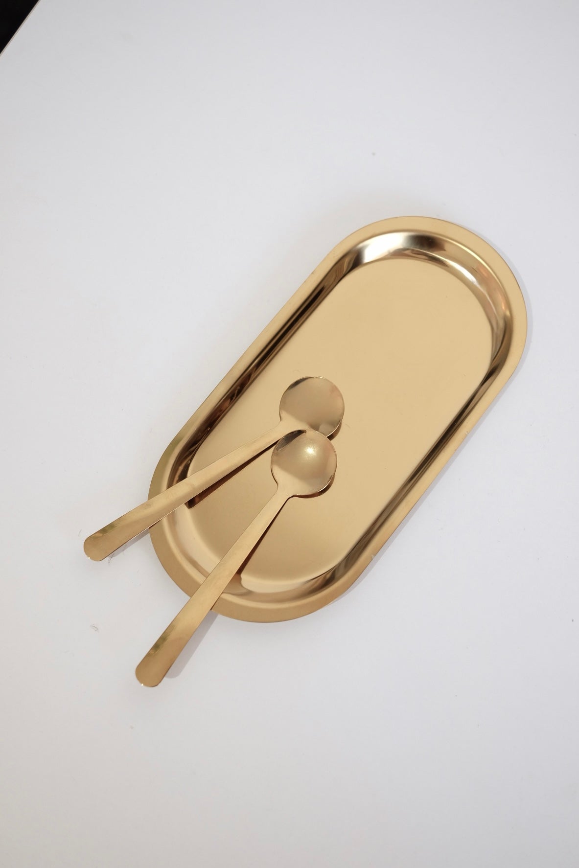 סט של 2 כפיות קפה וינטג' מנירוסטה מצופות זהב. מתאימות להגשת קינוח באירוח חגיגי או שימוש יומיומי לאוהבי קפה בסטייל. כלי הגשה לפסח יוקרתיים, סט כלים לחג פסח בעיצוב מיוחד, כלי הגשה מעוצבים לשולחן חג, כלי מטבח נוסטלגיים לפסח, כלי הגשה מיוחדים לליל הסדר, כלים לשולחן חג בסגנון אירופאי קלאסי, פריטי אספנות למטבח לפסח,השראה לשולחן חג פסח,עיצוב שולחן ליל הסדר וינטג, שולחן חג בסגנון אירופאי קלאסי, עיצוב שולחן חג יוקרתי, רעיונות להגשת אוכל לפסח, שולחן חג עם נגיעות נוסטלגיה, כלי מטבח עם סיפור והיסטוריה, שולחן חג בעיצוב