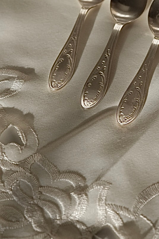 סט כפיות קפה אספרסו וינטג׳ חלקי סכום עתיק מתכת ציפוי כסף 3 כפיות אספרסו קטנות, כפיות קפה אספרסו וינטג׳ מיוחדות מתוך חלקי סט סכו"ם סוביטי רוסי ישן עשוי מתכת מצופה כסף, חתום פריט נדיר לאוהבי קפה בסטייל ופרטי מטבח מיוחדים, כלי בית וינטאג׳,פרטי נוי מיוחדים,אקססוריז לעיצוב בית,אקססוריז לבית אונליין,אקססוריז לבית יוקרתי,דברים יפים לבית,פריטי וינטאג למטבח,כלי בית וינטג׳,עיצוב בית יוקרתי,חנות עיצוב לבית,כלי בית מיוחדים ומעוצבים,אקססוריז יפים ומיוחדים לבית,עיצוב לבית מושלם עם סטייל,מוצרי הום סטיילינג וינטג׳,מבחר מוצ