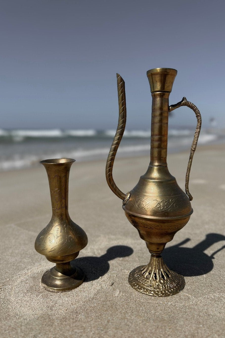 אגרטל נחושת עתיק עם עיטורים חרוטים, ואזה דקורטיבית עתיקה מנחושת מוזהבת עבודת יד,עיצוב לבית מושלם עם סטייל,מוצרי הום סטיילינג וינטג׳,מבחר מוצרי וינטג׳ לבית,פריטי אספנות,אספני יודאיקה,אספנות ענתיקות,חנויות אספנות,פרטי אספנות,פריטי אספנות למכירה