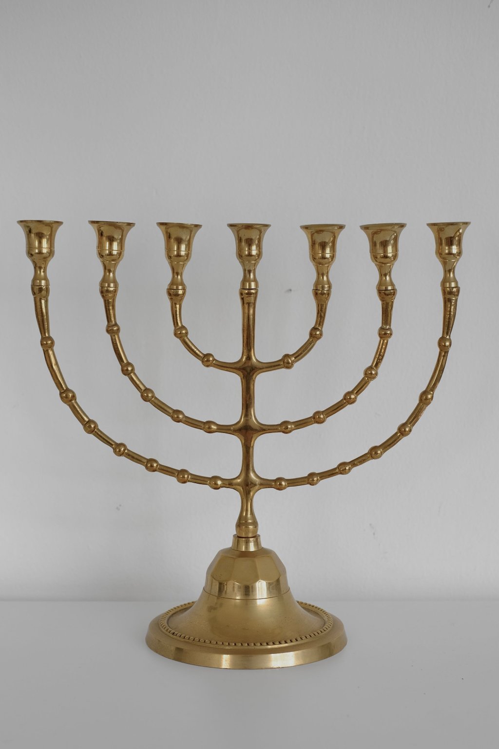 מנורת ירושלים נחושת פליז 7 קנים,מנורה מעוצבת- יהודית יודאיקה- המנורה של בית המקדש, הסמל היהודי החשוב ביותר - מנורה לסמל מנורת המקדש 7 קנים ממתכת