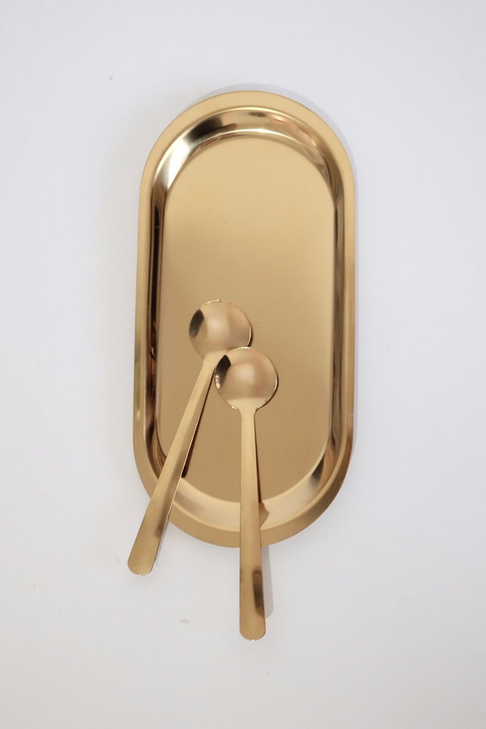 סט של 2 כפיות קפה וינטג' מנירוסטה מצופות זהב. מתאימות להגשת קינוח באירוח חגיגי או שימוש יומיומי לאוהבי קפה בסטייל. כלי הגשה לפסח יוקרתיים, סט כלים לחג פסח בעיצוב מיוחד, כלי הגשה מעוצבים לשולחן חג, כלי מטבח נוסטלגיים לפסח, כלי הגשה מיוחדים לליל הסדר, כלים לשולחן חג בסגנון אירופאי קלאסי, פריטי אספנות למטבח לפסח,השראה לשולחן חג פסח,עיצוב שולחן ליל הסדר וינטג, שולחן חג בסגנון אירופאי קלאסי, עיצוב שולחן חג יוקרתי, רעיונות להגשת אוכל לפסח, שולחן חג עם נגיעות נוסטלגיה, כלי מטבח עם סיפור והיסטוריה, שולחן חג בעיצוב 